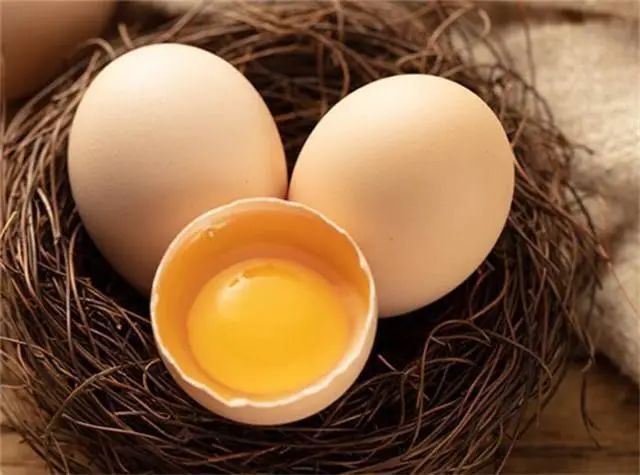 买鸡蛋时看外壳怎么挑？看好这几点，挑出好鸡蛋！