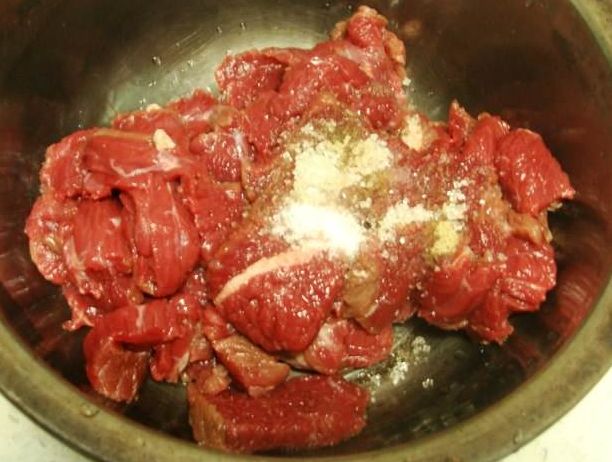 炒牛肉，只用淀粉上浆是不够的！做对了，牛肉嫩滑又入味，香