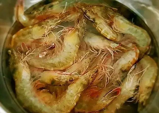 煮大虾时，万万不可直接下锅，多加“这一步”虾肉又鲜又嫩还不腥