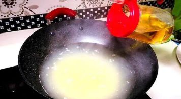熬小米粥时，最忌直接下锅煮，教你正确做法，米粥香浓、油润好喝