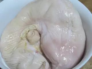 猪肚怎样洗才最干净？猪肚最快最干净的清洗方法！
