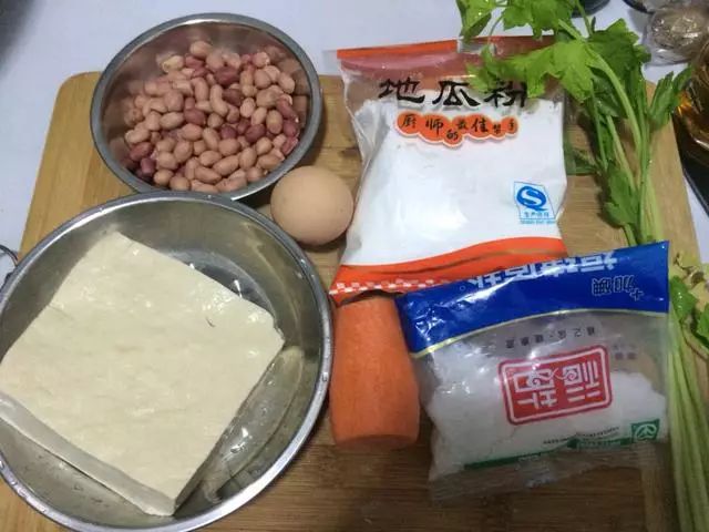 豆腐做的丸子汤，鲜滑美味，自己就能喝满满一大盘！