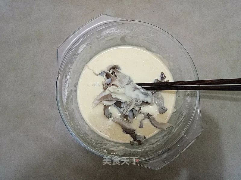 软炸平菇：外壳香酥焦脆，里面柔韧软嫩，越嚼越香