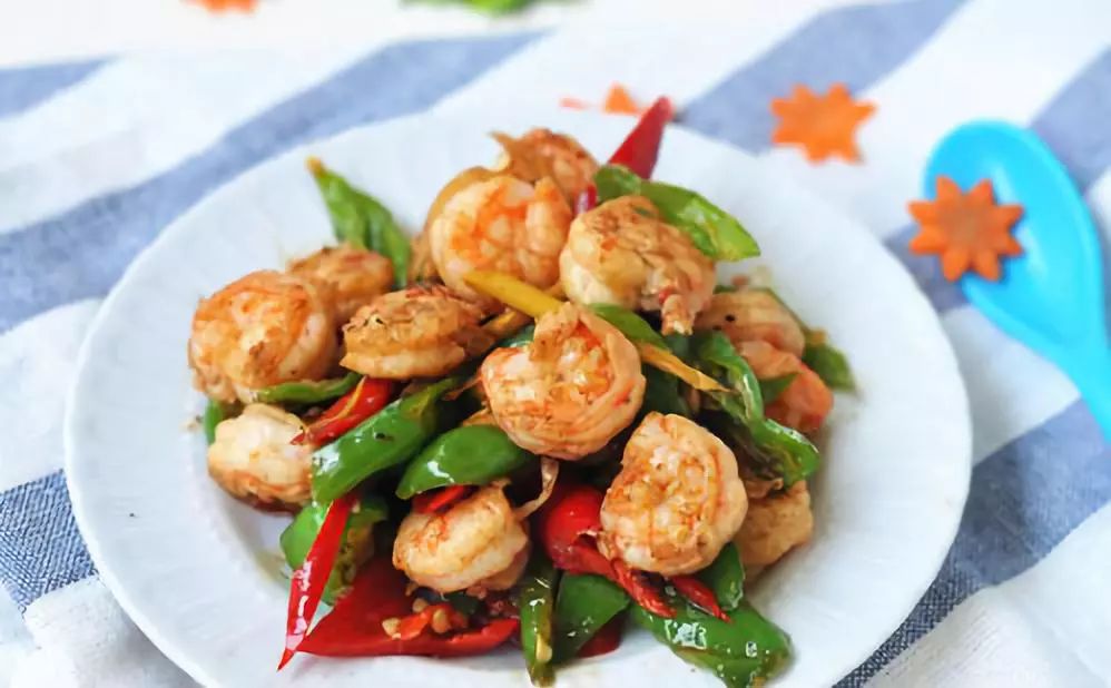 青红椒炒虾仁的美味做法，快来试试吧！