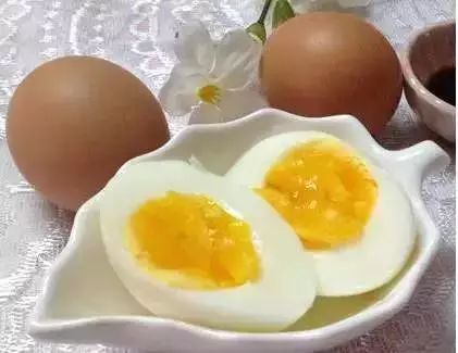 土鸡蛋和普通鸡蛋有啥区别？原来这些年我们都误会鸡蛋了！