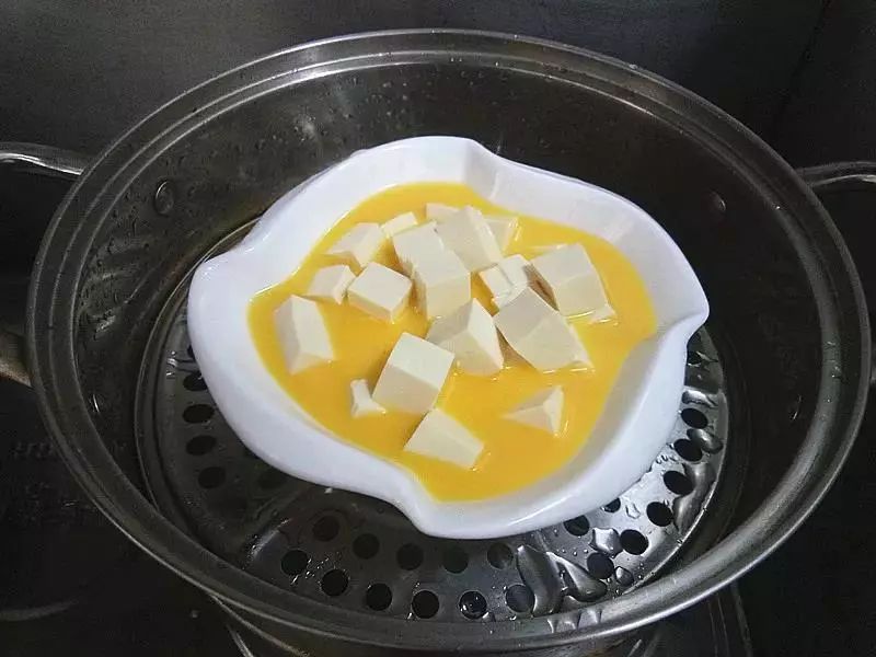 鸡蛋、豆腐，虾仁一碗蒸，这样的蒸水蛋，吃一口就爱上！