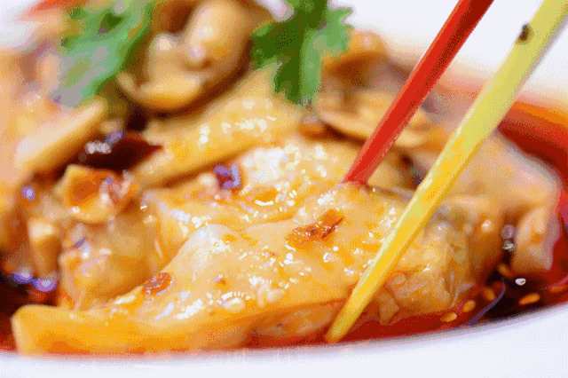 川菜大厨做了30年口水鸡，多加这一步，鸡肉鲜嫩多汁，超入味