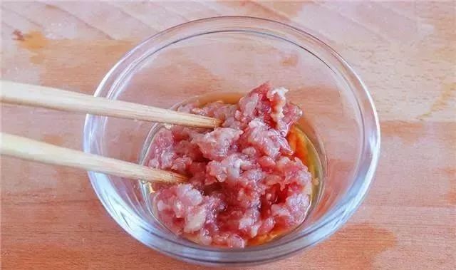 鱼香茄子新做法，不油炸不放盐，做的茄子清淡营养!