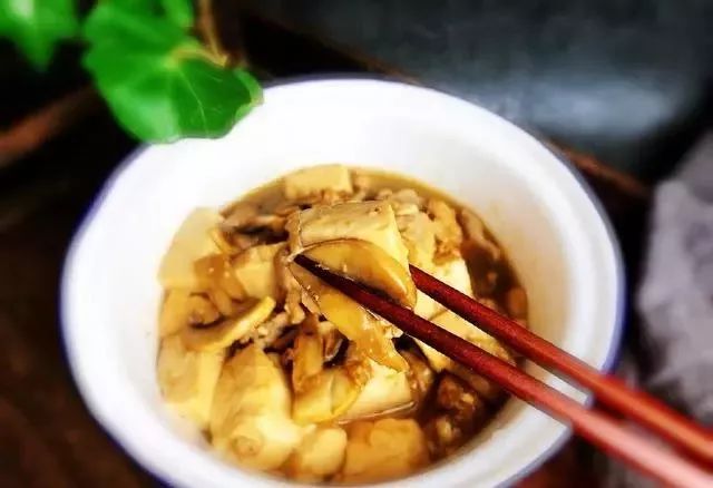 蘑菇肉丝烧豆腐，营养美味两不误！