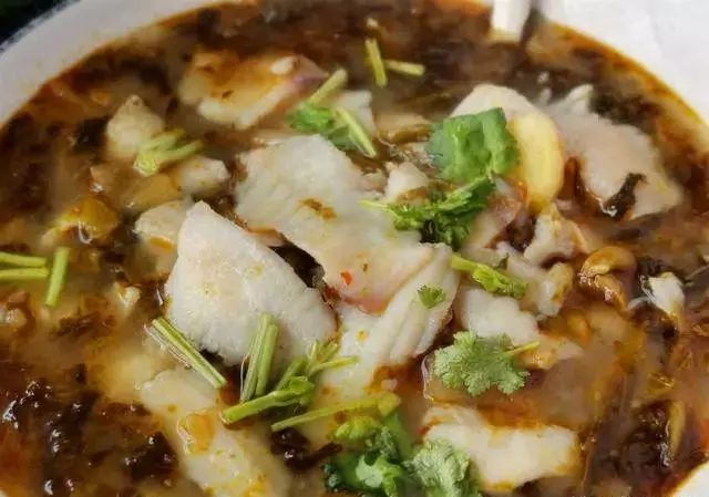 酸菜鱼家庭简单做法，没鱼刺，鱼片又滑又嫩，和餐馆做的一样好吃