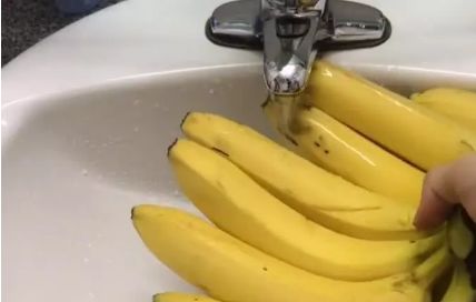 香蕉用水冲一冲，作用真厉害，我也是今天刚知道，真是长知识了