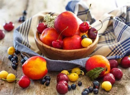 最适合秋天吃的几种水果，止咳润肺，照着买就对了