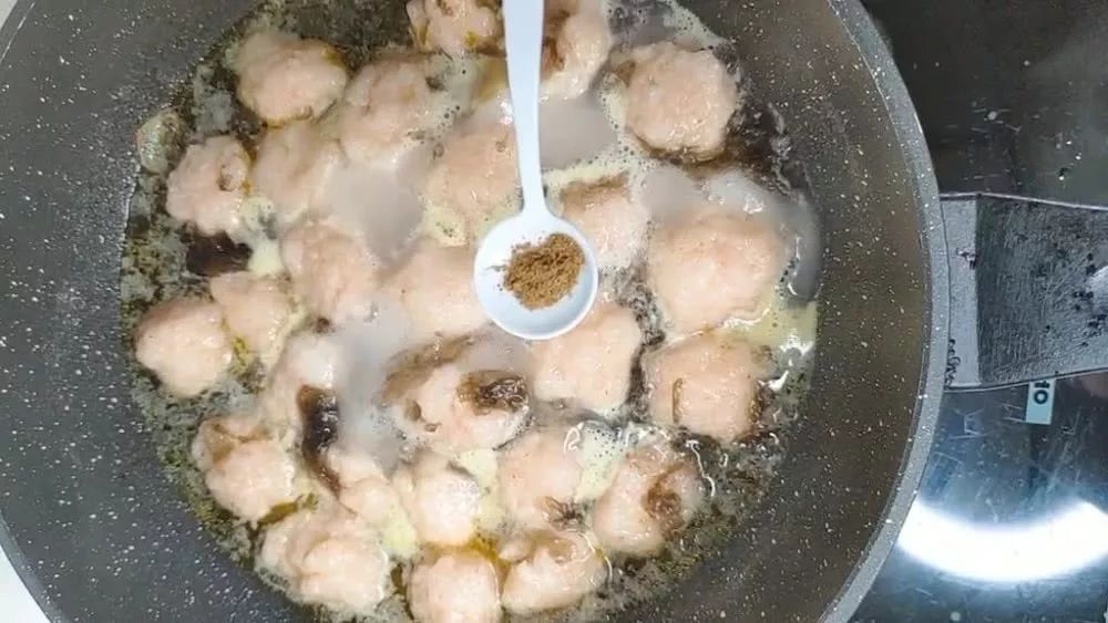 好喝到“哭”的紫菜虾滑汤，鲜嫩爽滑美味营养，记得做给孩子吃！