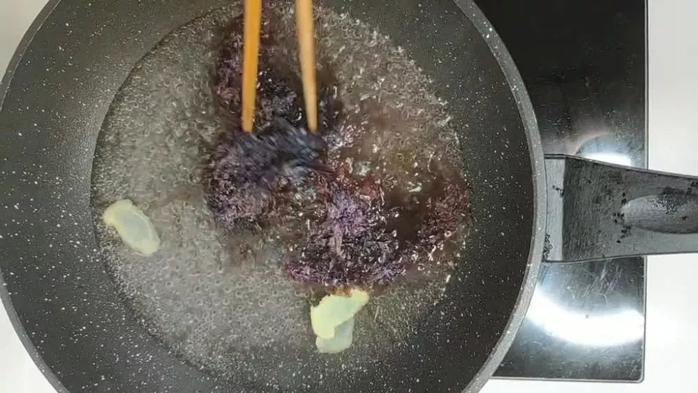 好喝到“哭”的紫菜虾滑汤，鲜嫩爽滑美味营养，记得做给孩子吃！