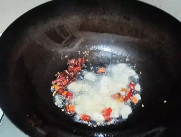 炒土豆丝时，万万不要直接下锅，先做这一步，爽脆Q弹筋道十足！