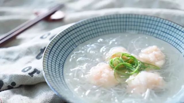 萝卜丝虾丸汤，鲜甜又暖胃！ ! !
