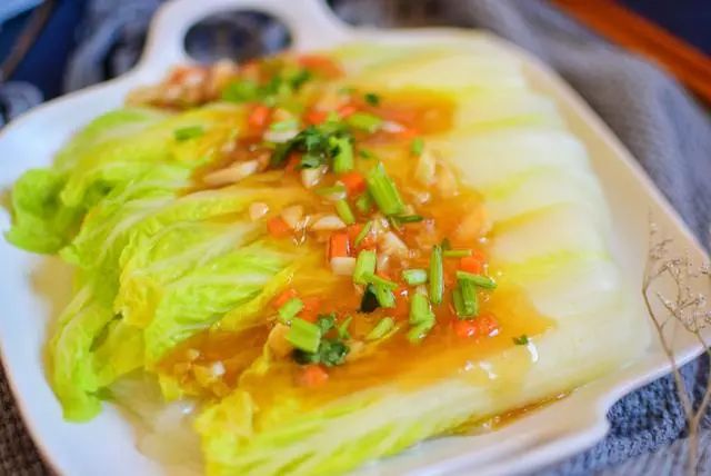 腐竹焖五花肉，肥而不腻的新吃法，吃过一次还想再吃的菜，试试吧