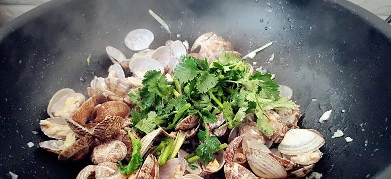 花蛤的家常做法，虽简单但是味道绝佳！