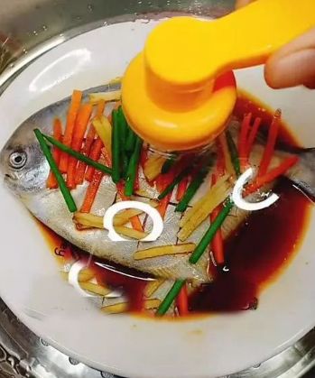 超鲜美的清蒸鲳鱼，有营养做法又简单，一学就会！