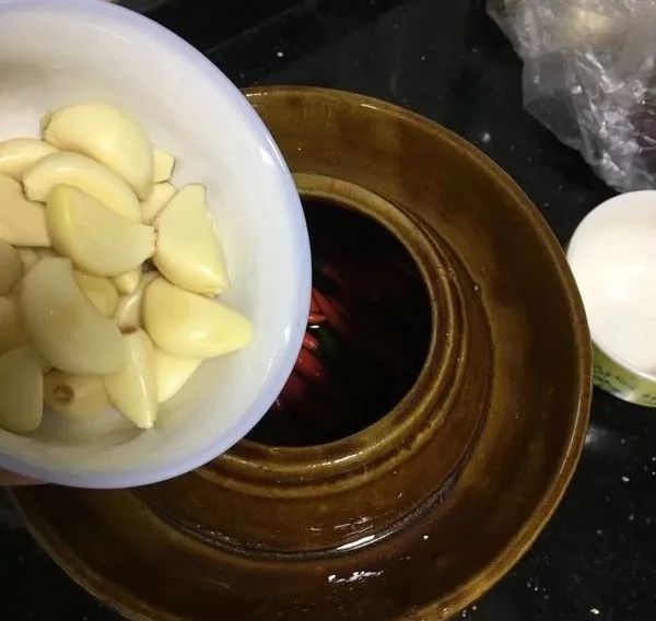 四川泡菜的家常做法，酸甜口感不容错过！