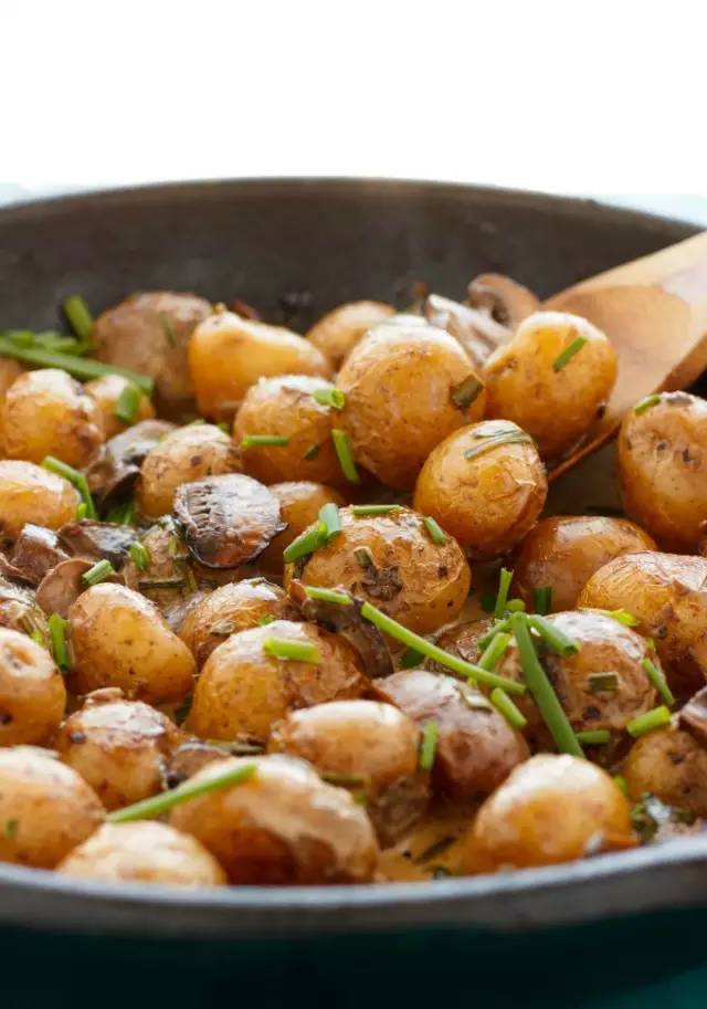 简单又家常的红烧小土豆做法，边看边流口水！