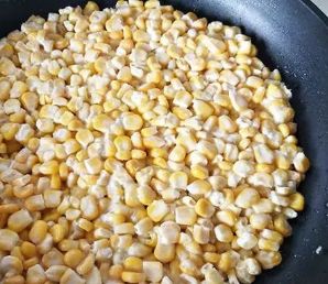 玉米别再水煮了，加点淀粉搅一搅，出锅孩子抢着吃，还能护眼睛