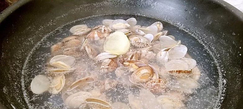 花蛤的家常做法，虽简单但是味道绝佳！