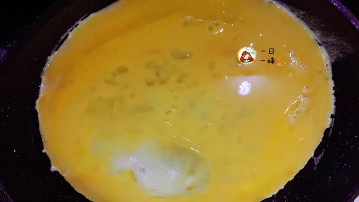 同样是洋葱炒鸡蛋，多一个步骤，味道更美样子更好看
