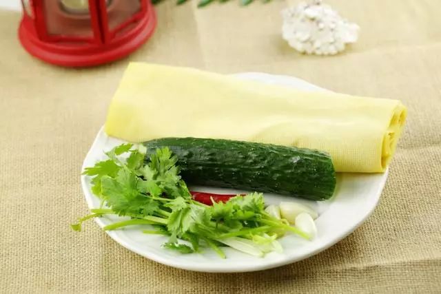 黄瓜用它来凉拌，好吃又开胃，夏天吃营养又瘦身！