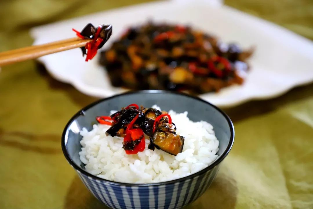 舌尖上的素食：最简单的下饭神菜！酸辣可口超过瘾～