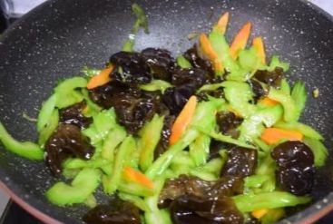 天然的“清肠菜”找到了，每天炒一盘，排出毒素，早食早受益