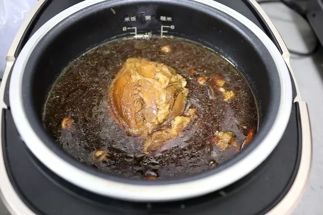 原来酱香浓郁的酱牛肉用电饭锅就能做！