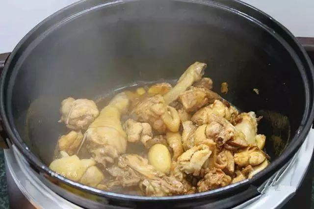 土豆烧鸡的做法，简单美味！