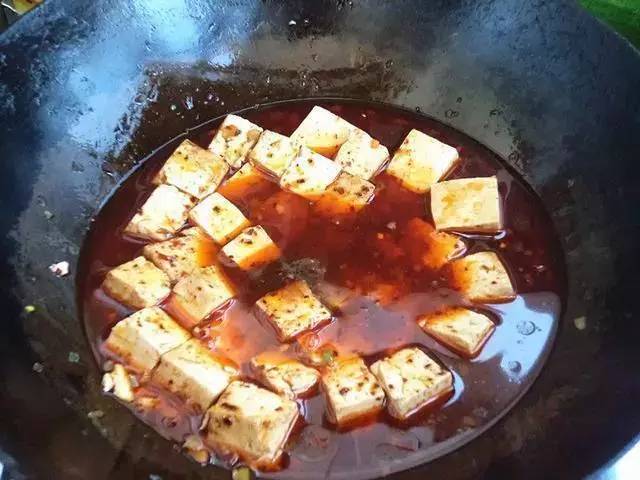 豆腐别再直接煮了,用这种方法,不易碎还没卤水味,1分钟就学会
