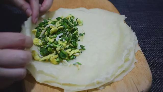 韭菜盒子新做法，不揉面，不擀面，筷子搅一搅，做法超简单!