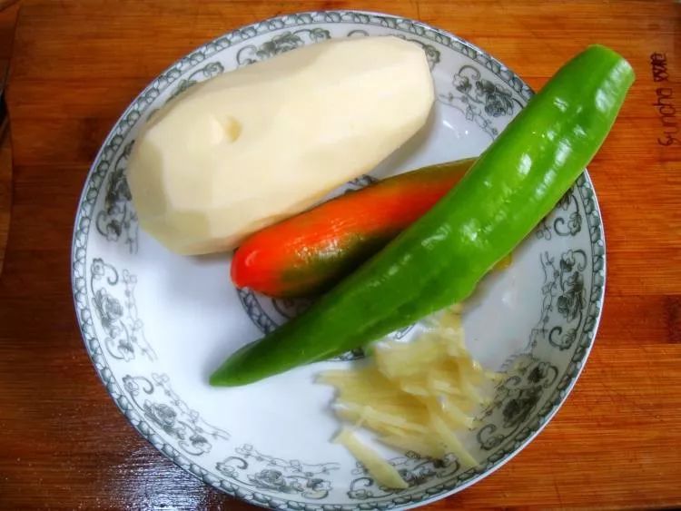尖椒土豆片，家常、简便，有什么理由不喜欢~