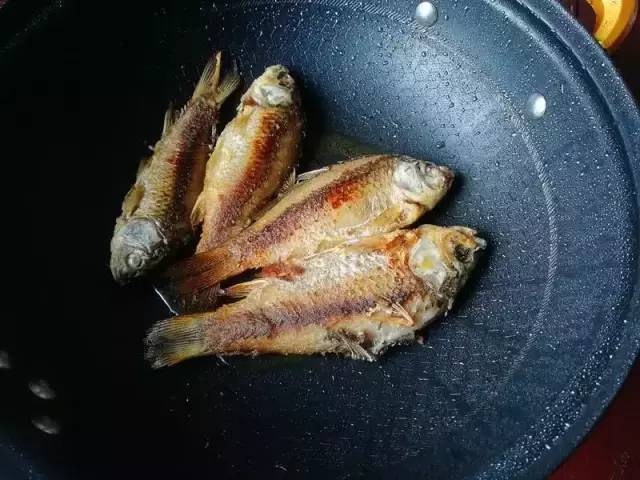 这种鱼肉嫩味鲜，做法简单，尤其适合夏天吃