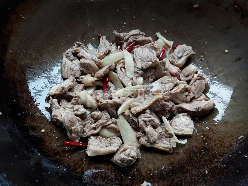 【滋补菜谱】仔姜焖鸭：立夏过后，鸭肉怎么吃？