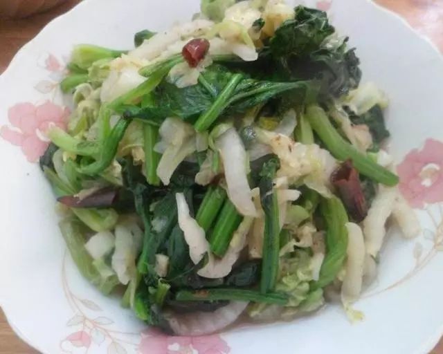 菠菜的8种鲜嫩做法，都是快手菜，初学者都能学会！