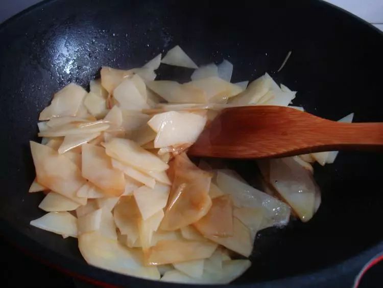 尖椒土豆片，家常、简便，有什么理由不喜欢~