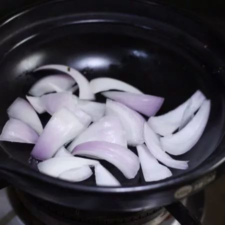 干锅土豆片在家做，色香味美有食欲！