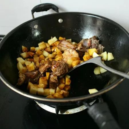 排骨土豆焖饭—每一口都特别香！！