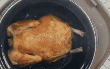 鸡肉别再煮着吃了，电饭锅一滴水不放，出锅后可以手撕！