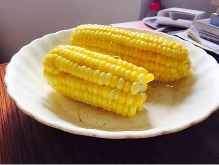 以前煮玉米都错了，快来学学正确的煮玉米吧！