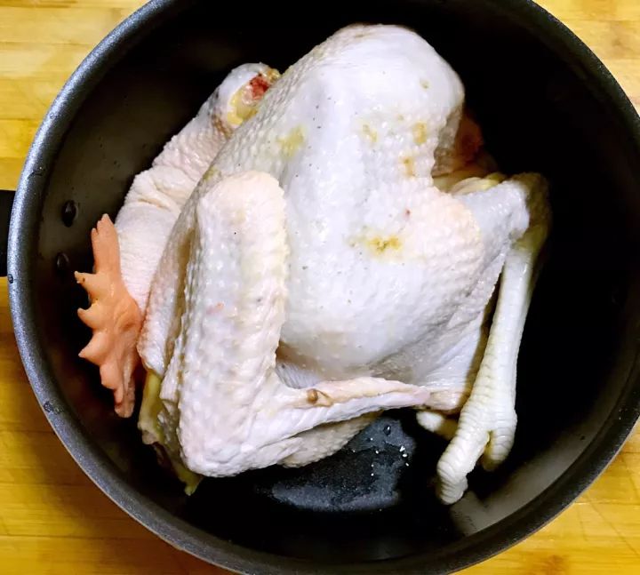 鸡肉别再煮着吃了，电饭锅一滴水不放，出锅后可以手撕！