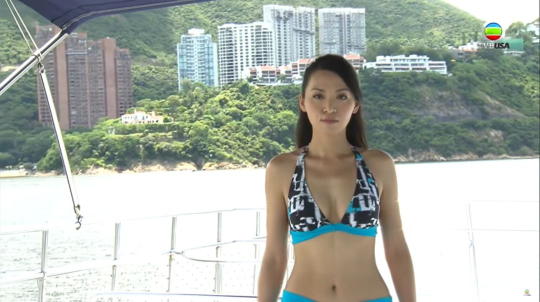 TVB新剧三大花旦泳池边斗性感，46岁的她风韵犹存！