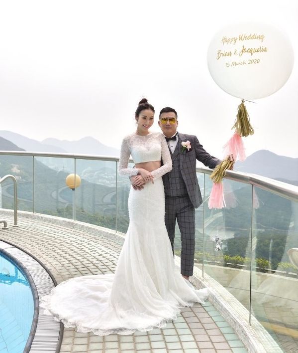 TVB女星疫情下举办婚礼，低调签字嫁人！父母视频连线见证