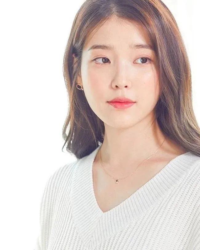 韩国女歌手IU未公开代言宣传照首次曝光
