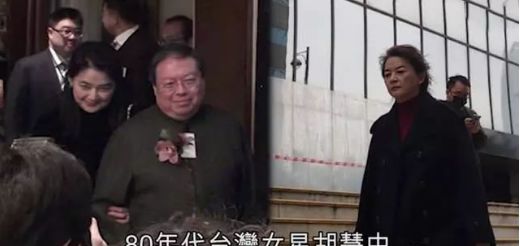 疑为狱中老公担忧！61岁TVB霸王花胡慧中憔悴现身，眉头紧锁毫无喜悦