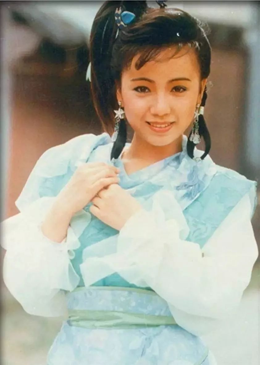 她是TVB首位冧庄视后，出道即被力捧，80年代跻身一线仍生活拮据…